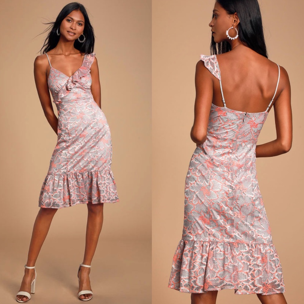 ✨ NWT Lulu’s Fleur Allured Grey Lace Midi Dress ✨